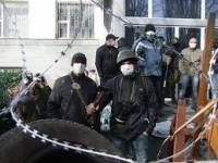 Несмотря на обещания Яремы, здание Донецкой ОГА до сих пор не освобождено. А баррикады только укрепились
